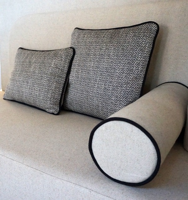 Декоративные подушки и валик