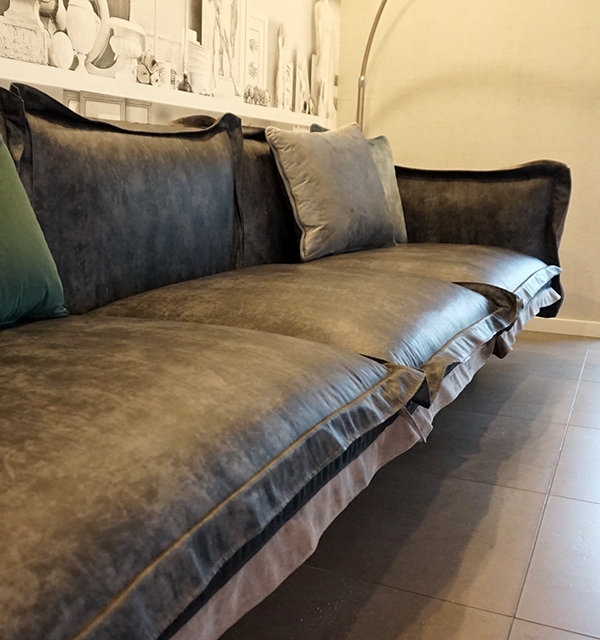 Кожаный диван