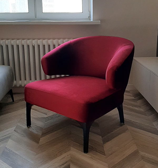 Бордовое кресло минотти