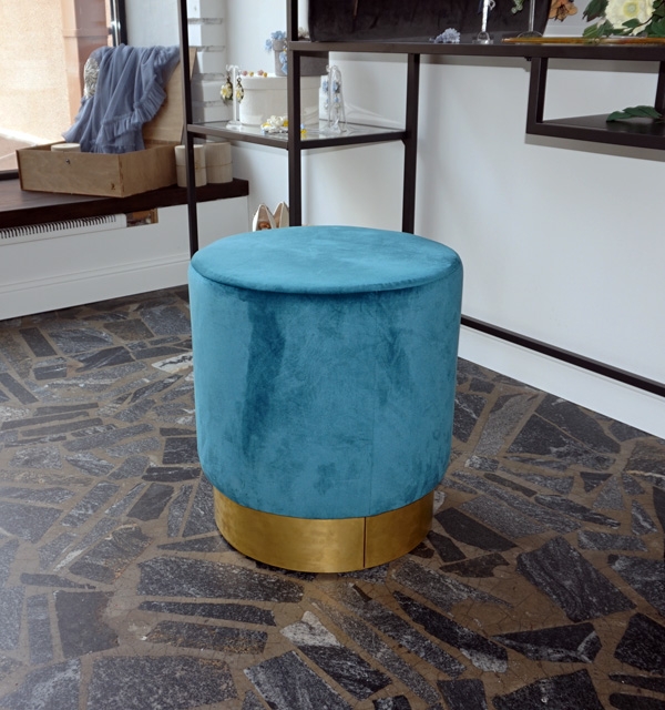 Пуф с латунью