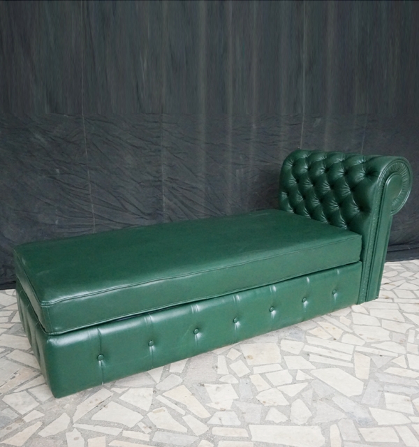 Кожаная козетка