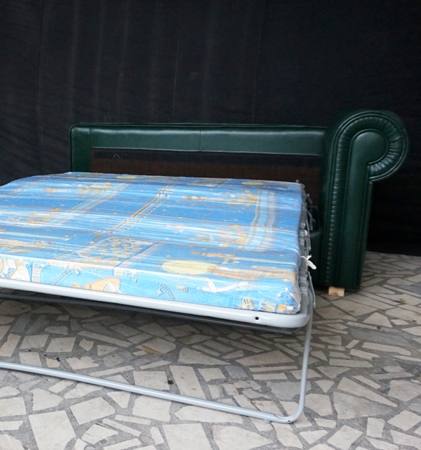 Спальное место в тахте