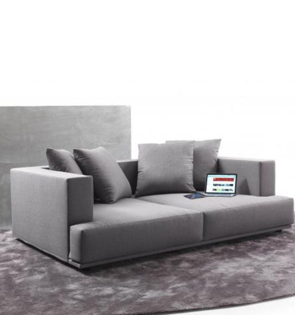 Простой серый диван