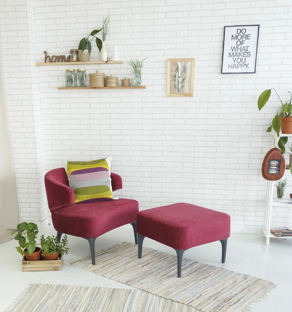 Кресло и пуф в интерьере