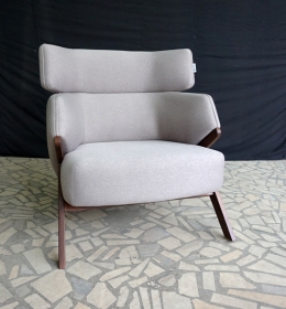 Cordial Chair в светлой обивке