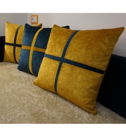 Декоративные подушки на тахте