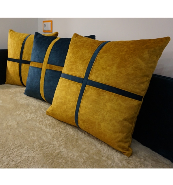 Декоративные подушки на тахте